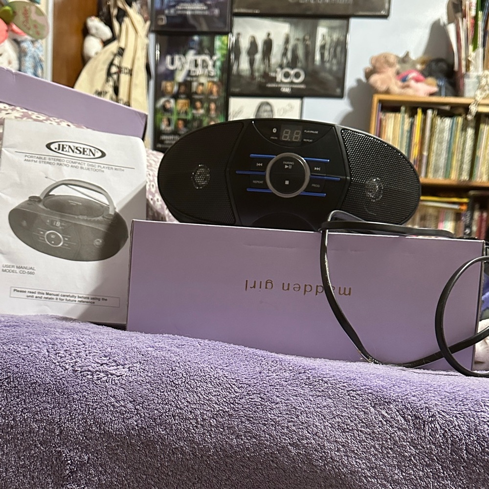 Jensen Black and Blue Portable CD Player Brand New Without Box